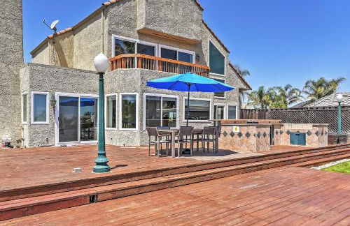 Waterfront Discovery Bay Home Outdoor Bar and Dock - Foto 21