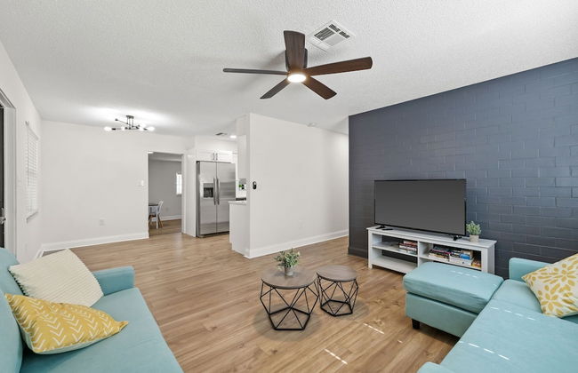 Sunny Palmetto Oasis: 4br Home With Private Pool 4 Bedroom Home by RedAwning - Foto 27