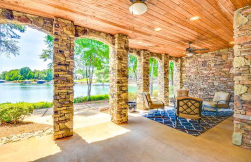 Spacious Lake Keowee Home Boat Slip and Pool Access - Foto 26