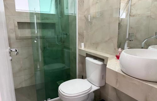 Lindo apartamento completo e com garagem coberta - Foto 6