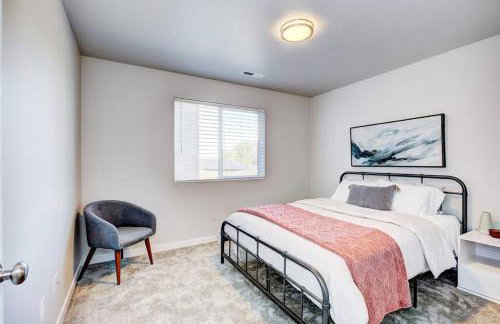 BRAND NEW 4-BDRM HOME Farmhouse at Grand Rapids - Foto 16