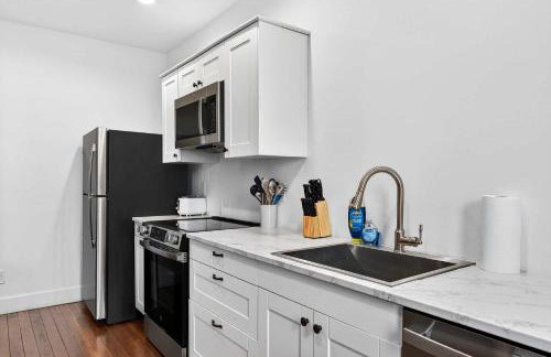 Charming 2nd-Floor Flat 3BR 2BA Free Parking - Foto 11