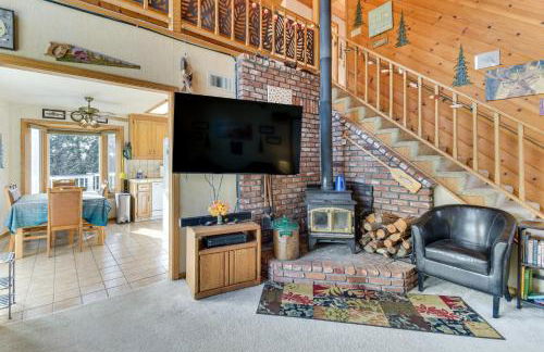 Deck and Wooded Views 5-Acre Auberry Retreat! - Foto 6