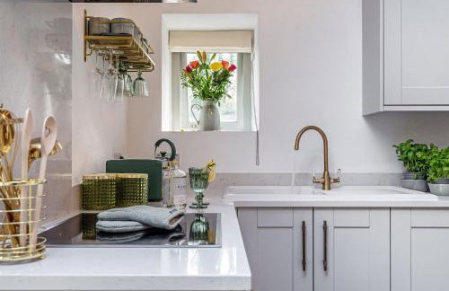 The Enchanted Cottage - Photo 9