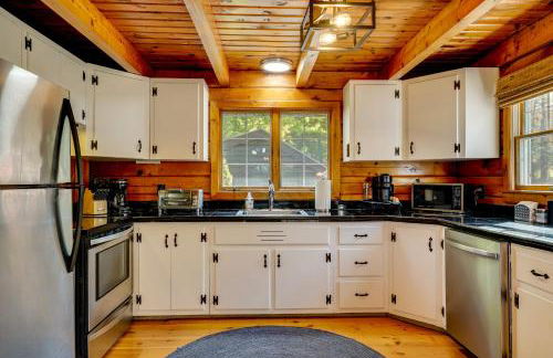 Private Spring-Fed Pond Idyllic Shrewsbury Cabin! - Foto 10