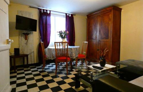 Escapade Paisible: Gîte pour 8 à Saint-Hilaire-sur-Yerre, Jardin Clos, Proche Chateaudun et Chartres - FR-1-581-131 - Foto 12