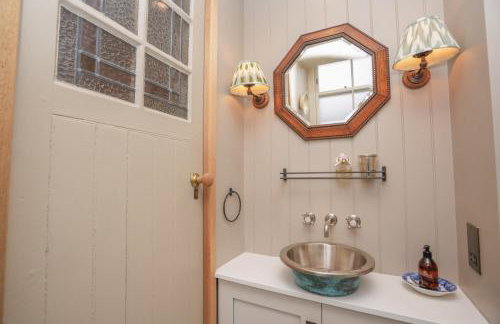 Luxury Wood panelled West End GF Flat - Foto 12