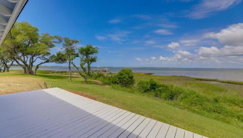 Waterfront Vacation Rental Home on Newport River! - Foto 2