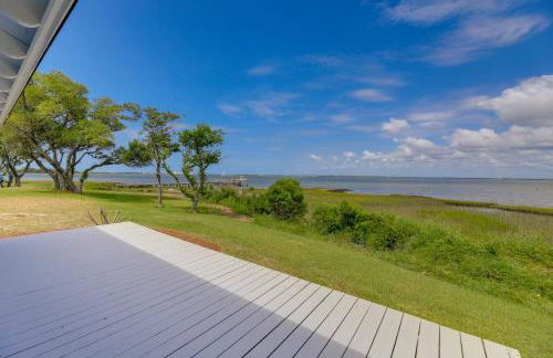 Waterfront Vacation Rental Home on Newport River! - Foto 2