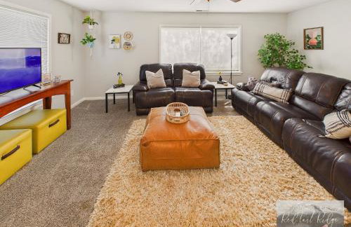 Main St New with AC Monthly stays Charming Cottage KING BED - Foto 8