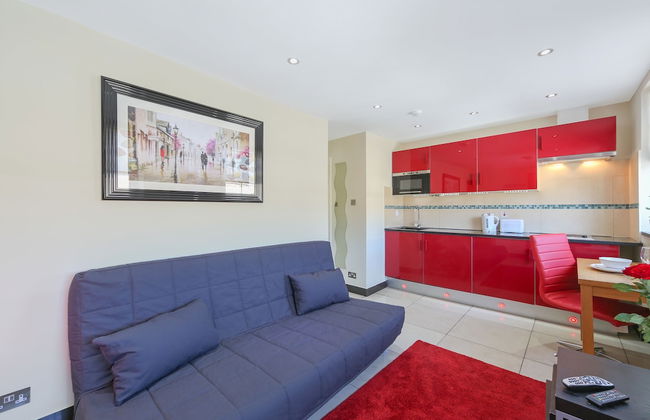 Baker Street Suites - Photo 6