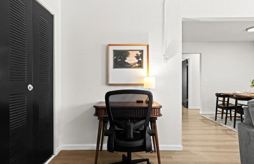 Stylish 1BR Upper Flat in the Heart of Royal Oak - Photo 3