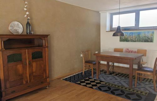 Wohnung mit Terrasse und eigenem Parkplatz - Foto 1