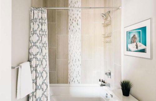 Modern Comfort w Mountain Views - Pet-Friendly - Foto 33