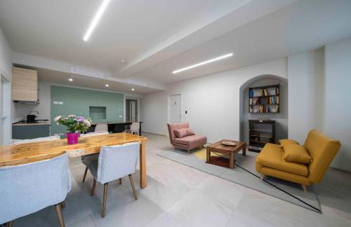 Front Lake Como - 3 Bedrms with AC, Free Parking and Wifi - Foto 1