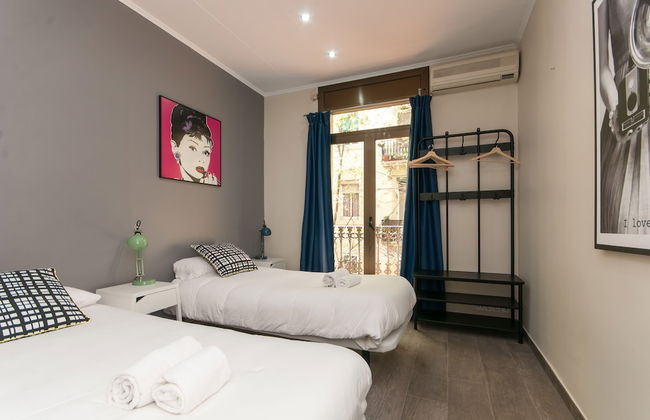 Lovely and Central 4 BR Apartment - Photo 5