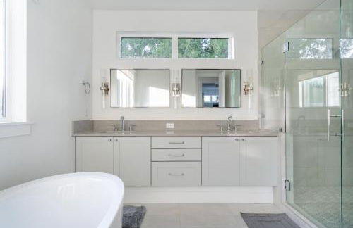 Elegant 3-Story House with Private Backyard in WA - Photo 34