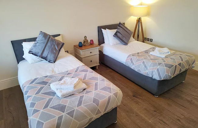 The Ayres House 2-bed Apartment in Cambridge - Photo 12