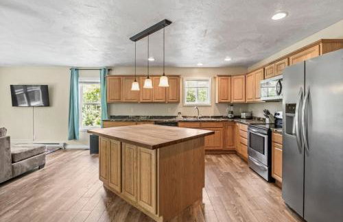 Hot Tub! LRG Home! Sleeps 16!Near Ithaca! Dogs OK - Foto 3