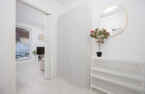 Jasny Apartament z Tarasem i Parkingiem by Noclegi Renters - Foto 29