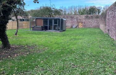 Glamping Pod with Hot Tub in Orchard - Foto 17