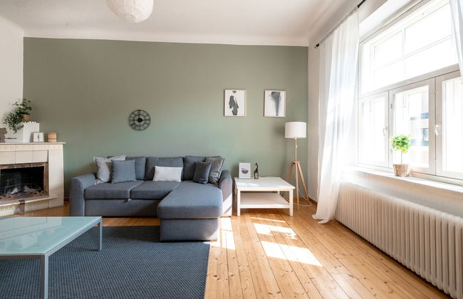 2ndhomes Spacious & Cozy 1BR Home - Photo 13