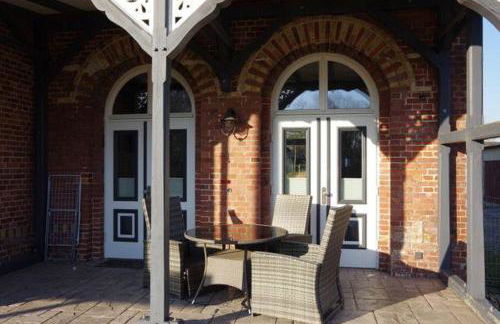 Urlaubsbahnhof - "Wartehalle" - Foto 1