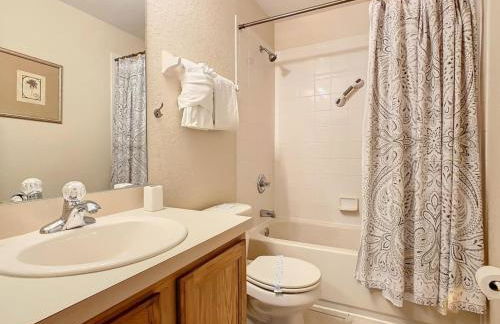 Family Getaway: 4BR Townhome by Old Town - Foto 30