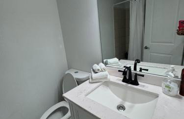 Lovely Remodeled 2bdrm Basement Home - Foto 16