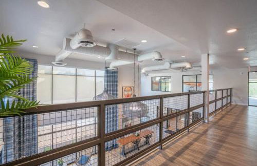 Posh 2BD - Gym, Pool, Parking, W-D - Sleeps 8 - Foto 15