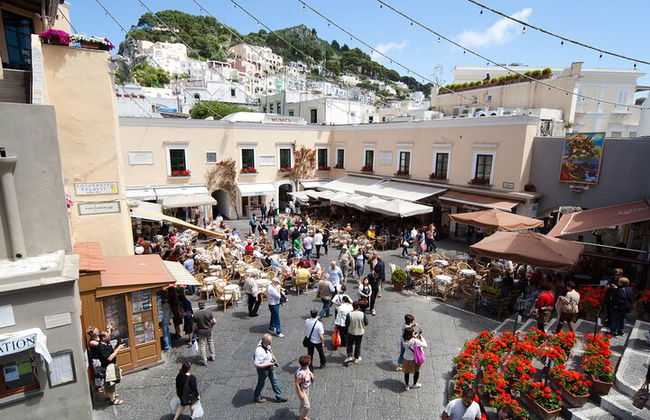 Capri, Anacapri y una experiencia especial en barco por la isla - Foto 4