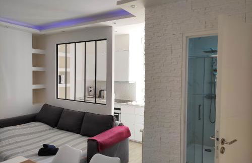 CinéLux - Appartement entier - Parking gratuit - Foto 3