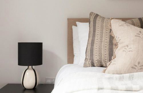 Runcorn Spacious Modern 3 bedroom House, 4 beds, On site Parking, Long stay deals - Foto 23