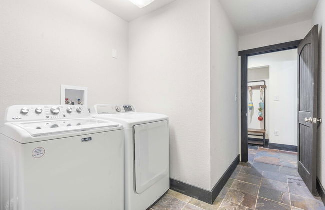 Foggy River Retreat For 16! - Photo 28