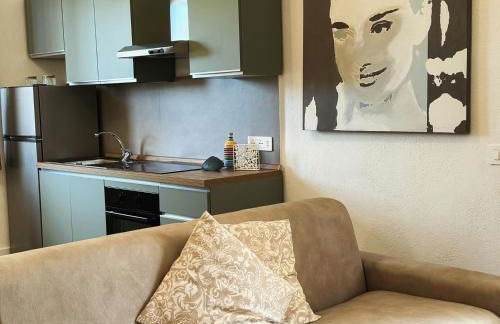 Gloria House - Photo 9