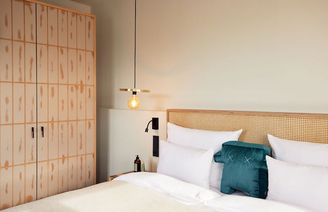 Hood House - Photo 9