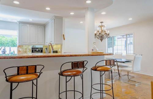 Cozy Home with Pool and Jacuzzi Minutes from Universal Studios - Foto 10