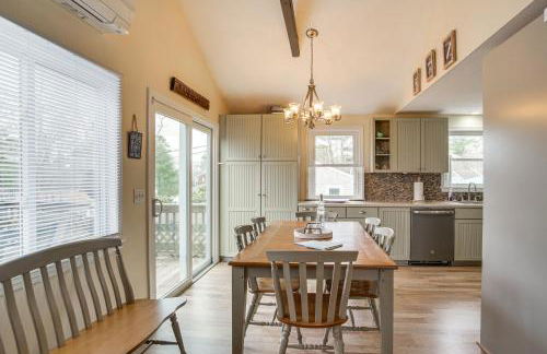 Backyard Chilling Cape Cod Home Steps to Beach - Foto 7