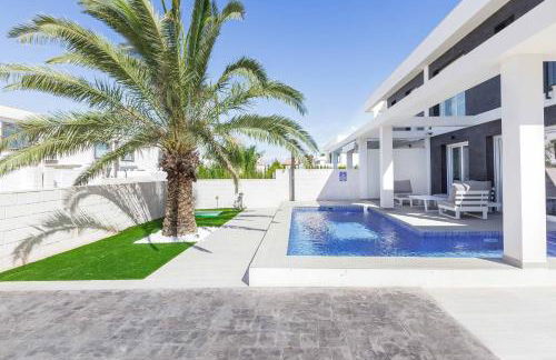 Casa Bos Dolpfin Wellness Luxury Entire Villa Pool & Jacuzzi Gran Alacant near Beach - Photo 2