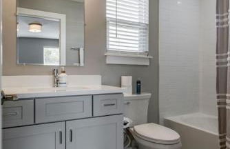 Classy, Cozy, Close to downtown - Foto 16