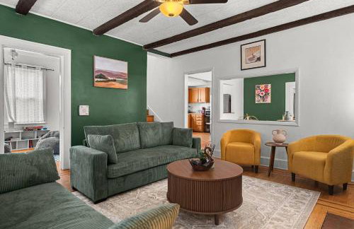 Charming 4BR Retreat in Arlington Sleeps 12 NearDC - Foto 6