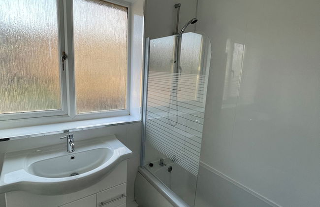 Bright & Airy 3BR Home with Parking - Photo 11