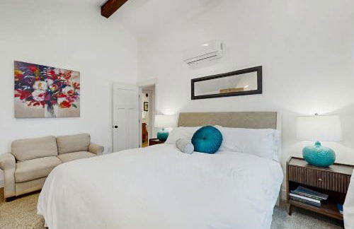 Home with Farmstyle Loft and Views, Mins to Dtwn - Foto 3