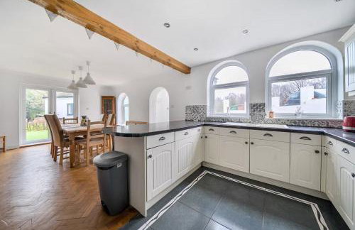 16th-Century Cottage with Separate Studio and Garden, Sleeps 12 - Foto 2