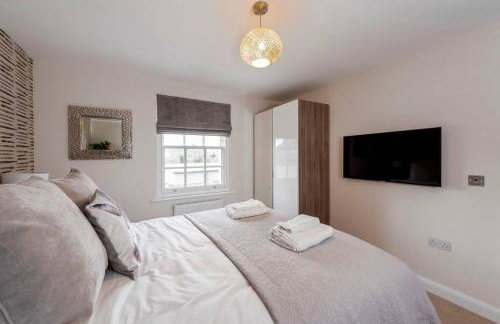 Fantastic 3-bed house with parking - Photo 11