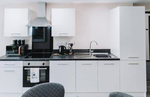 2Bed 2Bath Apartment Nr Old Trafford Parking - Foto 6