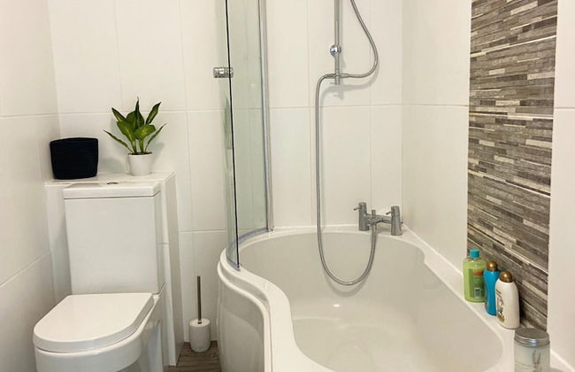 Spacious 2BD Flat With Stunning Views Folkestone - Foto 16