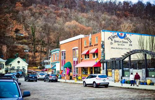 Log Cabin w Loft, Hot Tub, Deck, Fire Pit, & WiFi - Photo 22