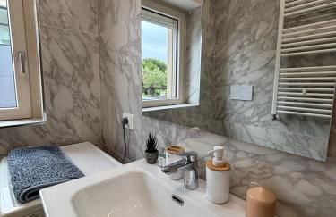 C&L Riva Blu - Garage and AC - Foto 17