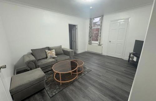 2 Bed Flat - Sleeps 3 - Parking - Wifi - Foto 1